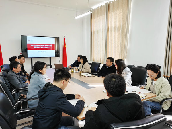 太阳集成官网召开新进教师座谈会暨师德师风承诺书签订仪式