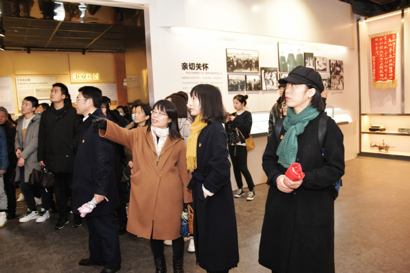 122cc太阳集成游戏官方网站党委组织师生参观校史馆