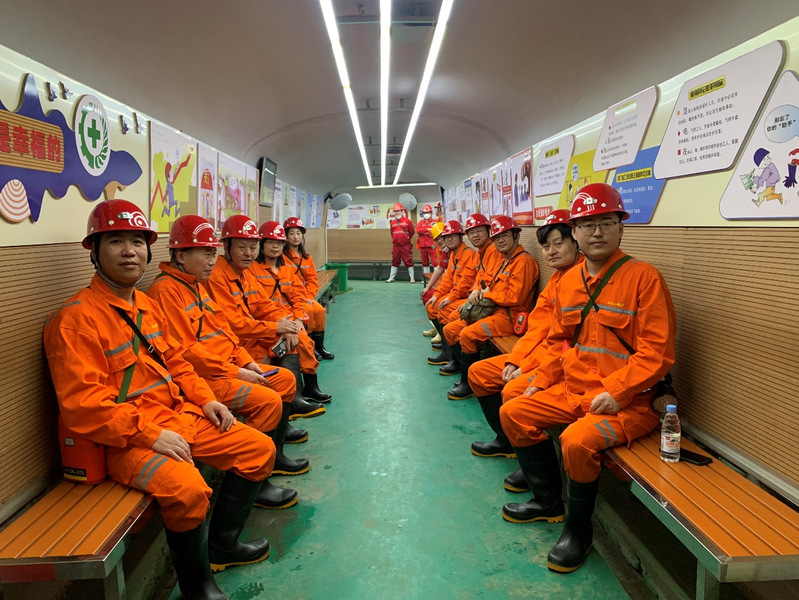 122cc太阳集成游戏官方网站聚焦学科在千米井下开展主题教育特色学习实践
