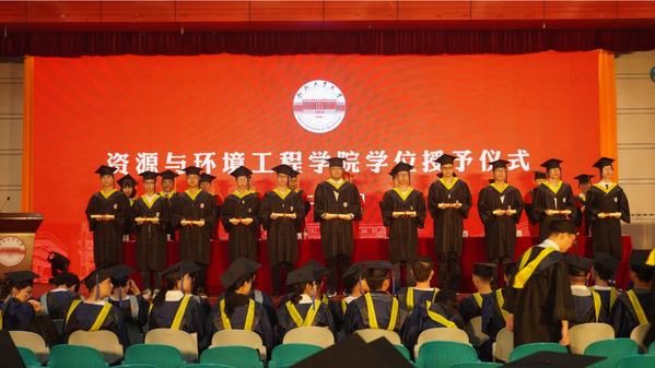 122cc太阳集成游戏官方网站（合肥校区）2021年毕业生学位授予仪式举行