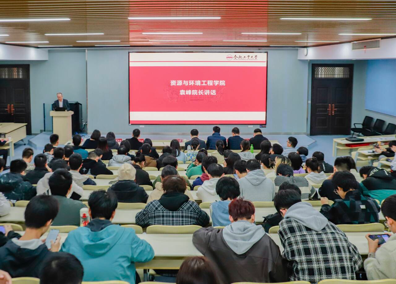 122cc太阳集成游戏官方网站举办首批科普导师暨校地质博物馆学生讲解员聘任仪式